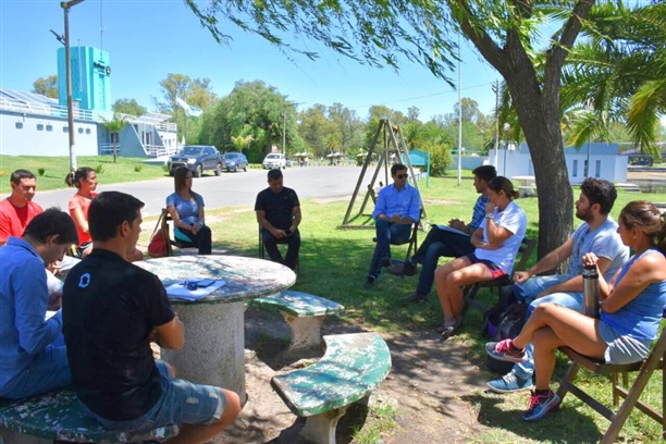 intendente Bucca se reunió con los profes de las escuelas deportivas 01