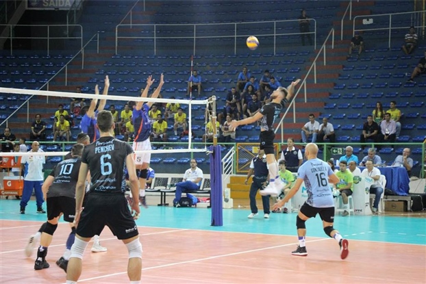 foto 1 vs thomas Morus