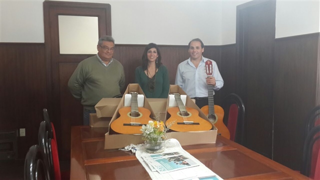 DONACIÓN DE INSTRUMENTOS.jpg