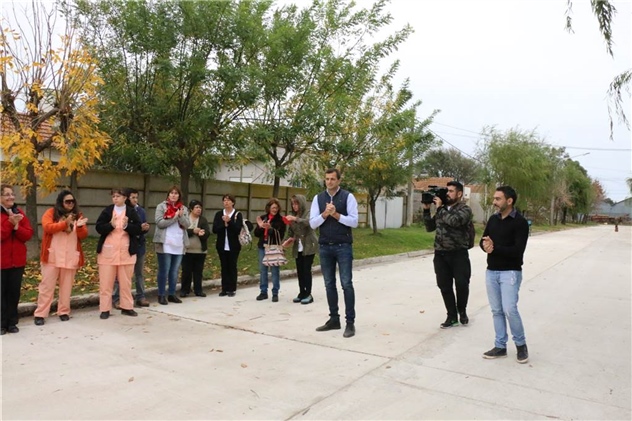 BUCCA INAUGURÓ PAVIMENTO EN PIROVANO 02