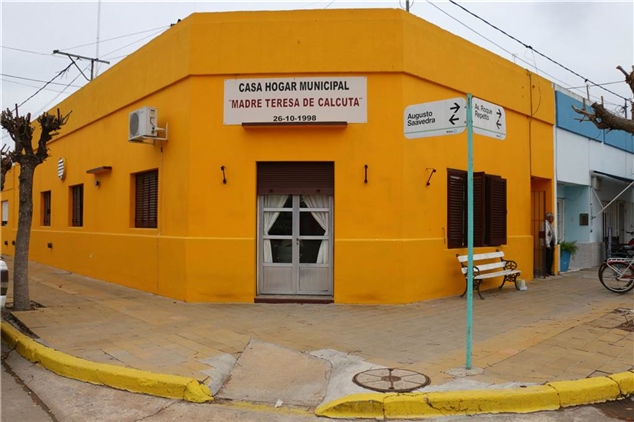 BUCCA FIRMÓ UN CONVENIO EN PIROVANO 02