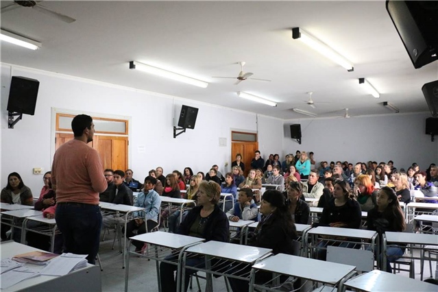 MÁS DE 150 BECAS A JÓVENES BOLIVARENSES 02