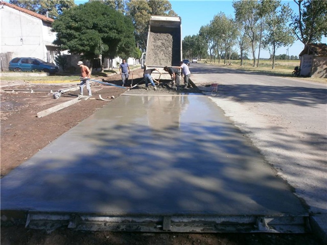 Pavimentación acceso Coop. y Amas de Casa.JPG